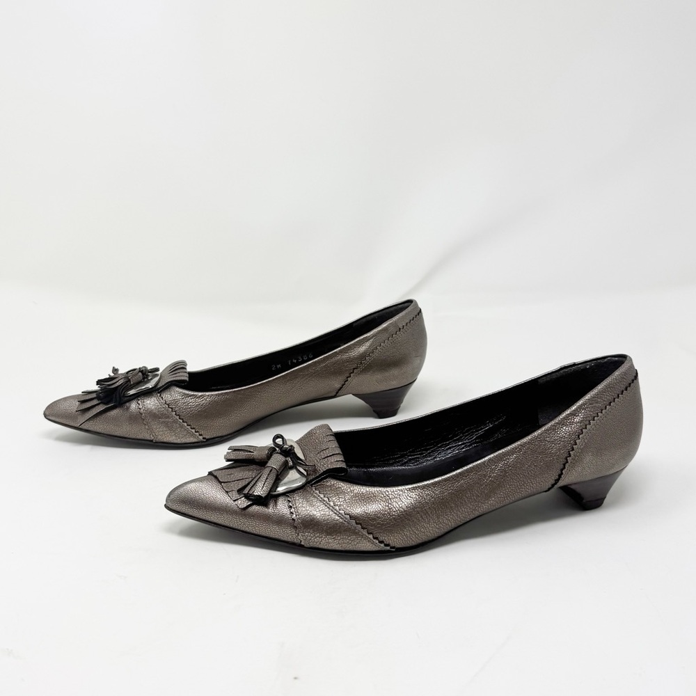 Stuart Weitzman Pewter Silver Pointed Toe Kitten Heels with Tassels 1” heel sz 6